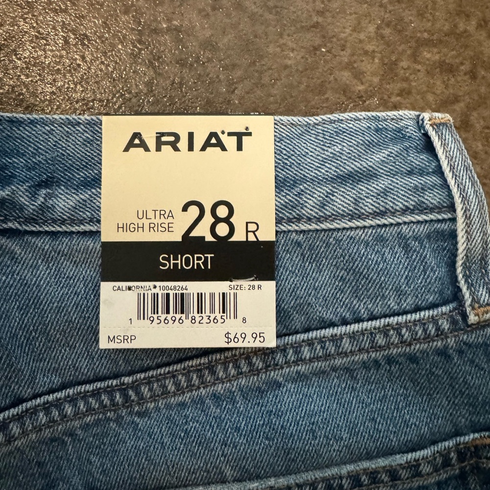 Ariat Ultra High Rise Short - Picture 3 of 4